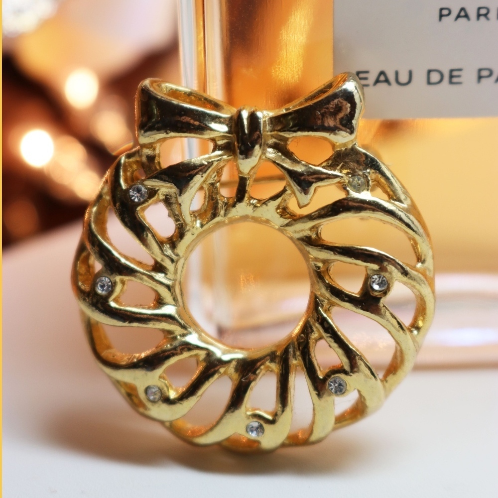 Vintage Gold Wreath Holiday Brooch